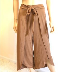 Brown Wide Leg Cropped w Slit Pants size Medium